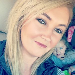 Meet your Posher, Desiree